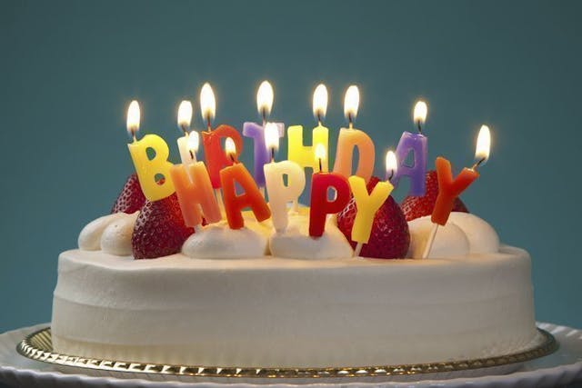 結婚相談所で交際中に誕生日を祝うときの注意点とは 相手に好印象を与えるコツ 恋活 婚活のための総合サイト 婚活会議 結婚相談所で交際中に誕生日を祝うときの注意点とは 相手に好印象を与えるコツ 恋活 婚活のための総合サイト 婚活会議