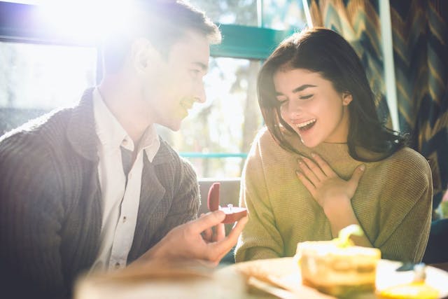 バツイチ男性がプロポーズをするタイミングは プロポーズ前にすべき注意点まとめ 恋活 婚活のための総合サイト 婚活会議 バツイチ男性がプロポーズをするタイミングは プロポーズ前にすべき注意点まとめ 恋活 婚活のための総合サイト 婚活会議